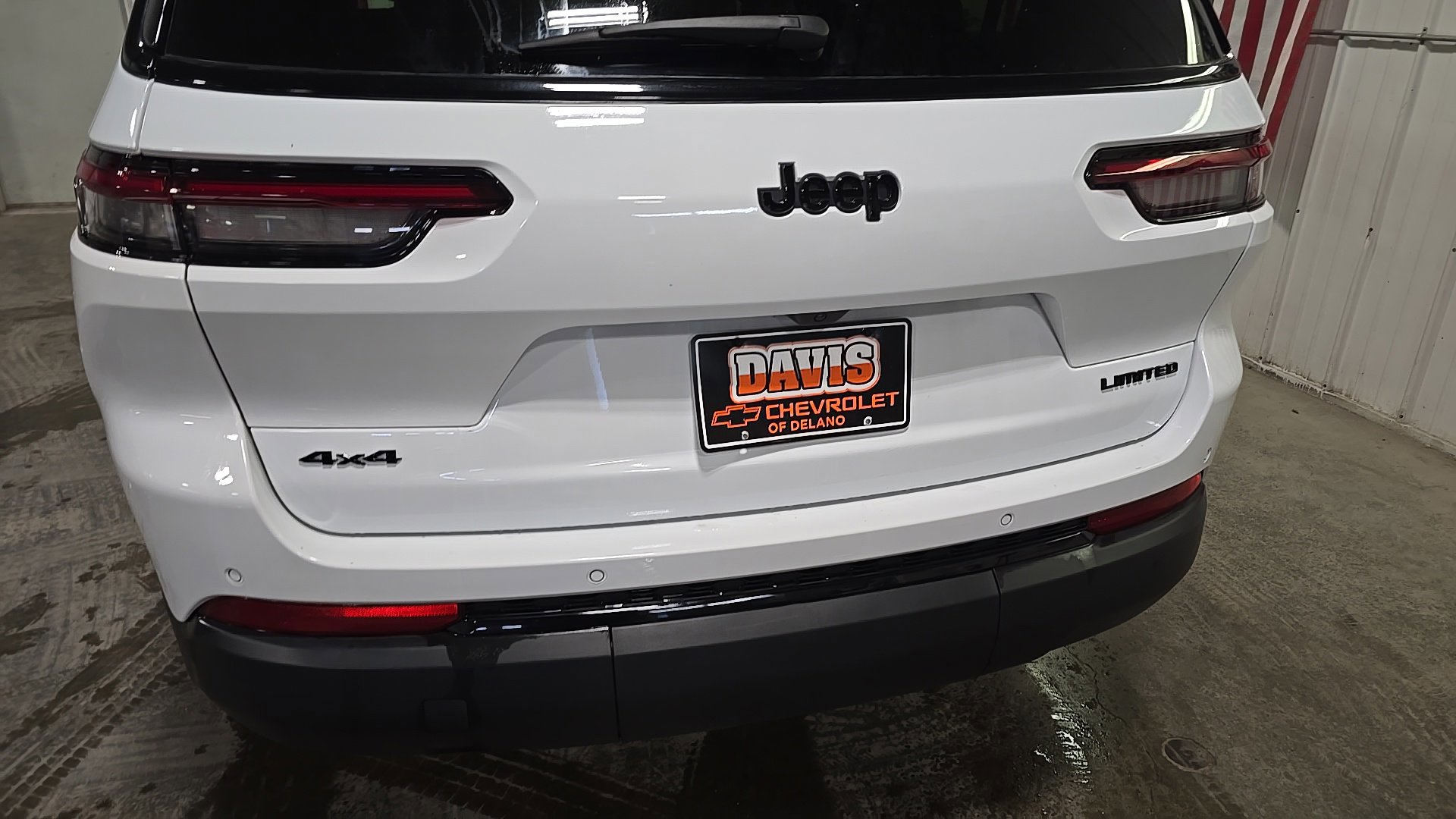 Used 2025 Jeep Grand Cherokee L Limited w/ Black Appearance Package image 9