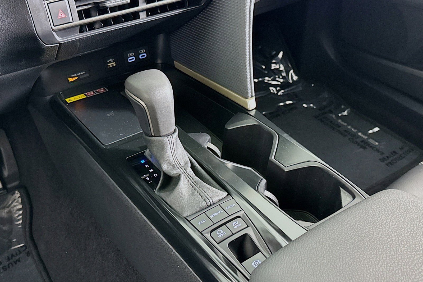 Used 2025 Toyota Camry SE w/ Convenience Package image 5