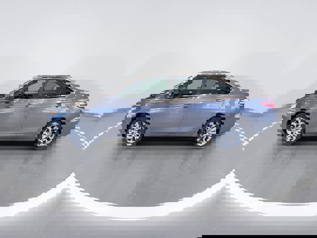 Used 2017 Toyota Camry XLE w/ Moonroof Package image 5