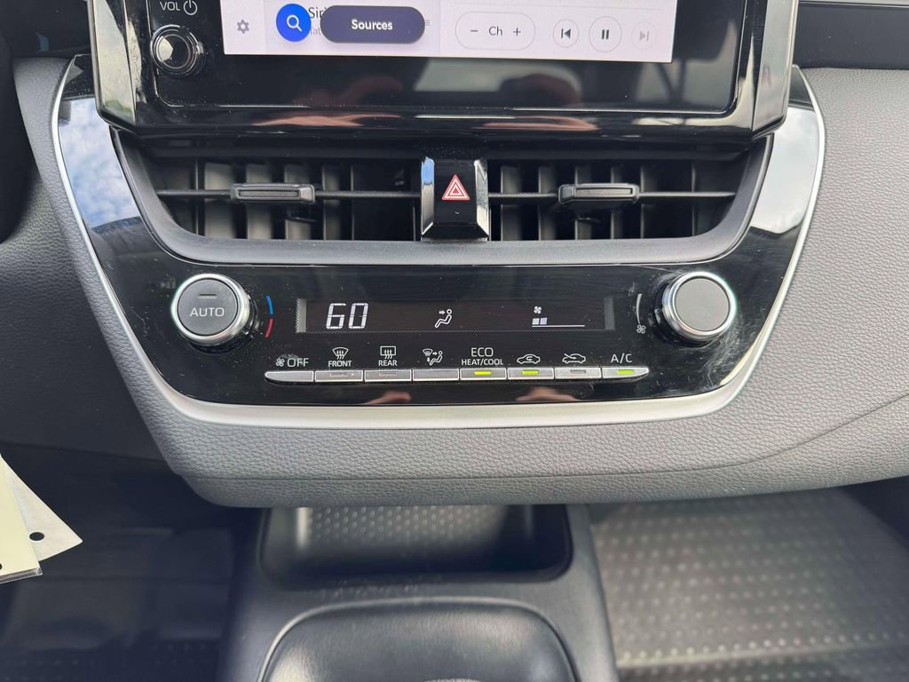 Used 2023 Toyota Corolla LE FWD image 31