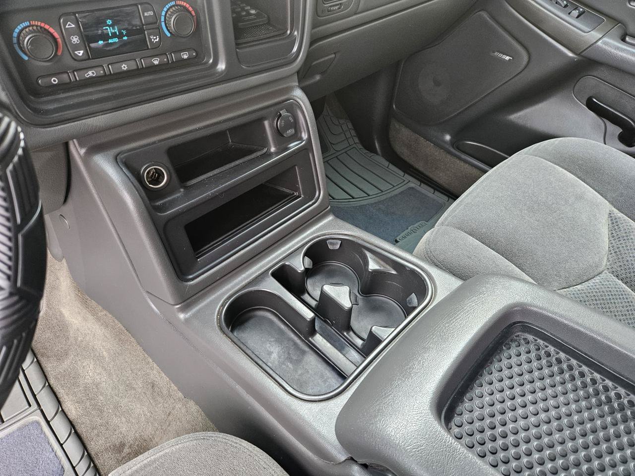 Used 2005 Chevrolet Silverado 2500 LS w/ Heavy-Duty Power Package AWD/4WD image 17