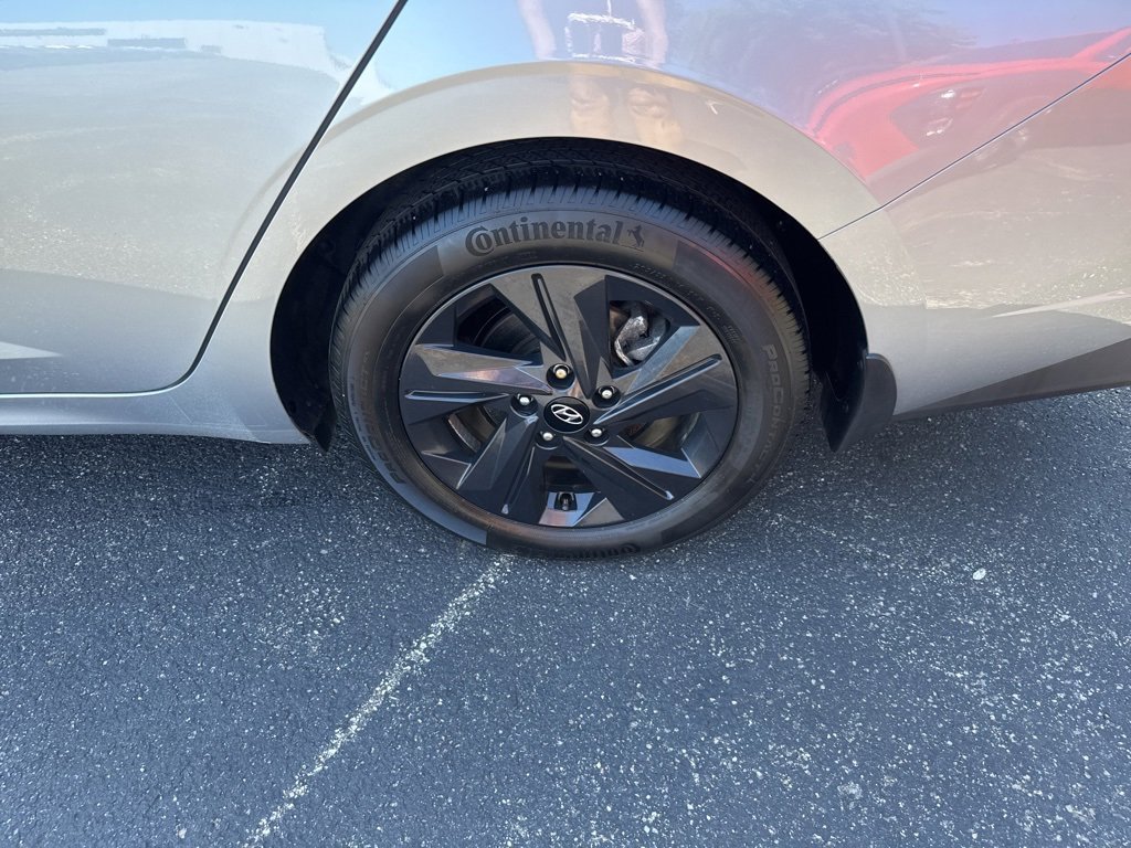 Used 2023 Hyundai Elantra SEL image 11