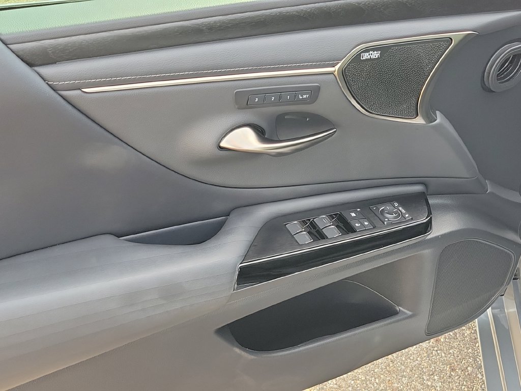 Used 2022 Lexus ES 350 Ultra Luxury FWD image 9