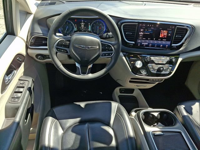 Certified 2023 Chrysler Pacifica Touring-L FWD image 12
