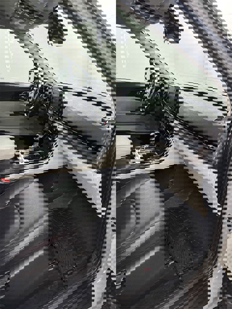 Used 2022 Kia Carnival EX image 39