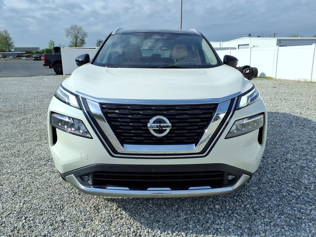 Used 2021 Nissan Rogue Platinum image 2