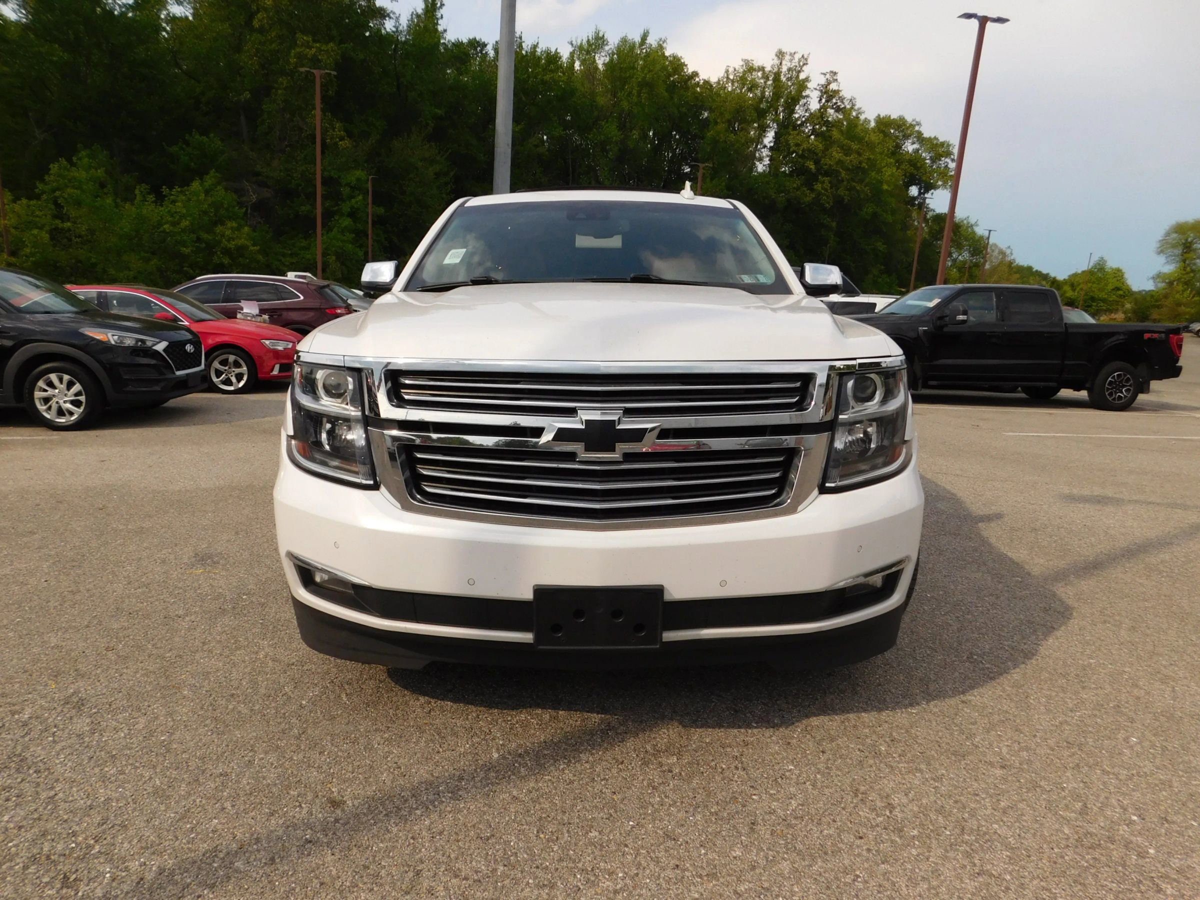 Used 2019 Chevrolet Suburban Premier w/ Premier Plus Edition AWD/4WD image 3