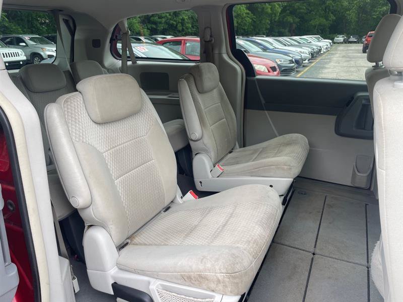 Used 2008 Chrysler Town & Country Touring FWD image 13