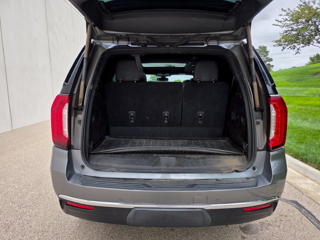 Used 2021 GMC Yukon SLT w/ SLT Premium Package AWD/4WD image 17