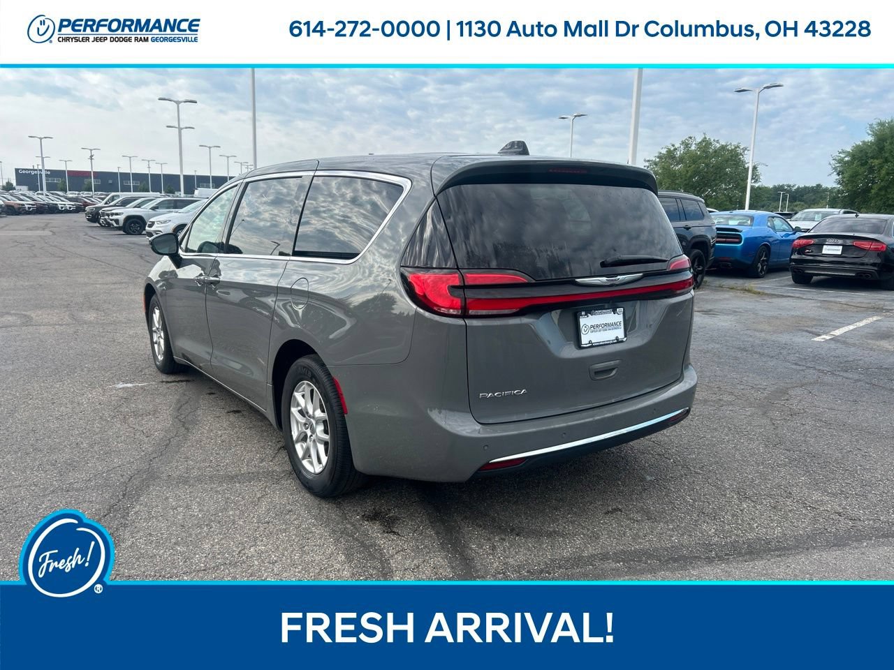 Used 2025 Chrysler Pacifica Select FWD image 6