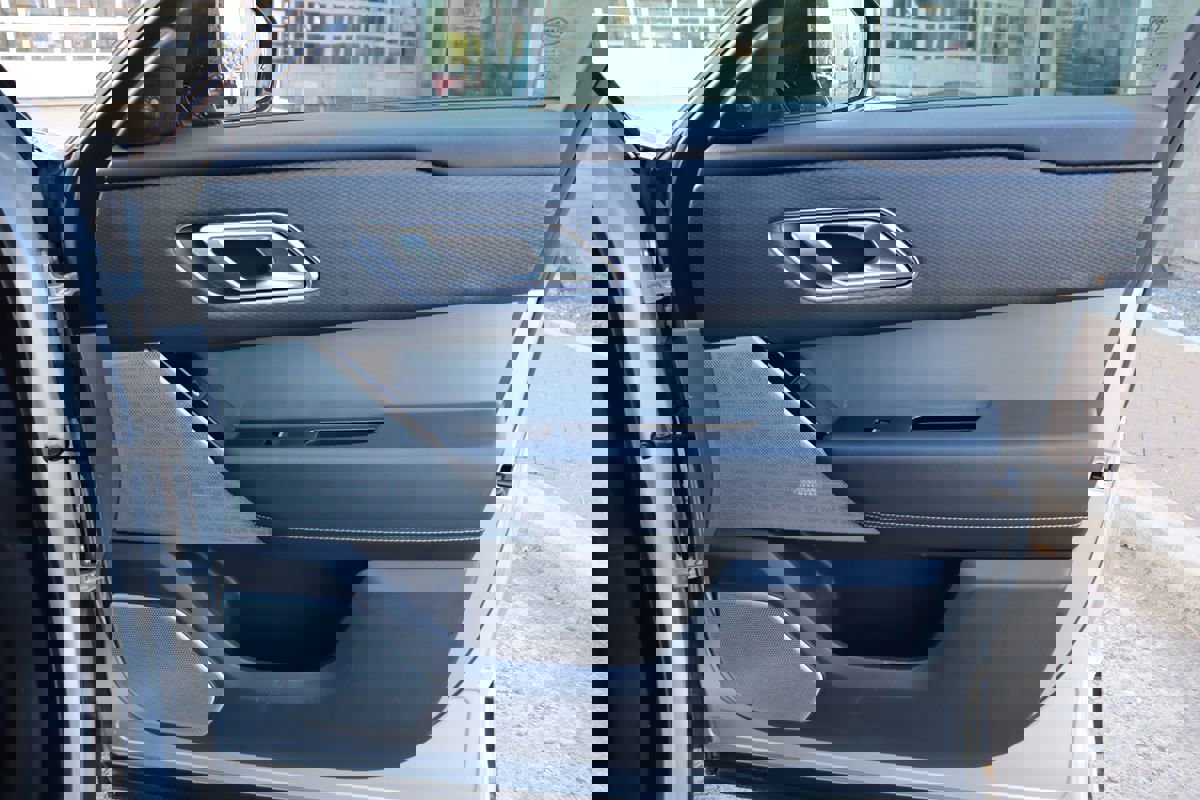 Used 2018 Land Rover Range Rover Velar R-Dynamic SE image 49