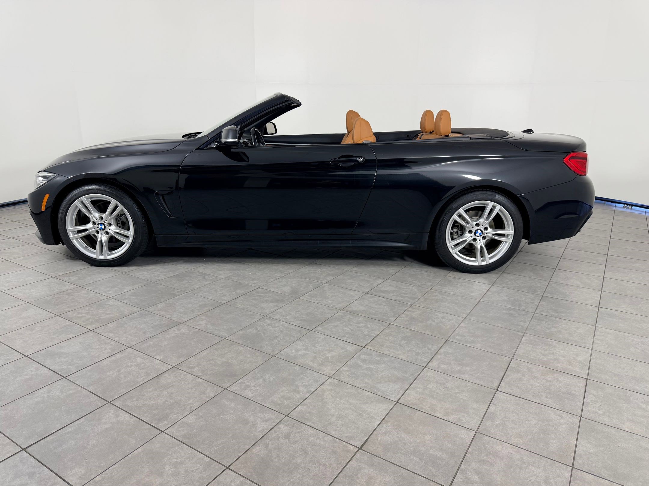 Used 2019 BMW 430i Convertible w/ M Sport Package image 2
