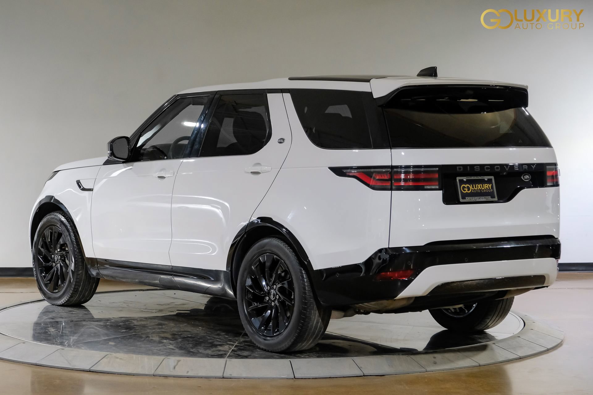 Used 2023 Land Rover Discovery S R-Dynamic AWD/4WD image 12