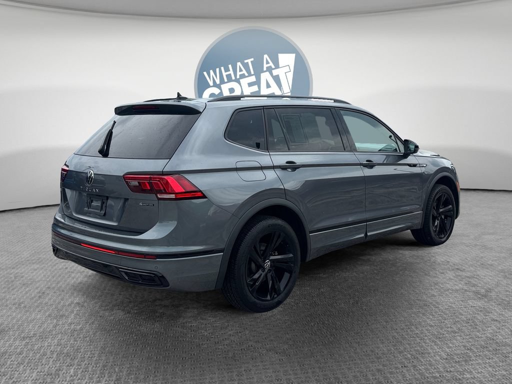 Used 2024 Volkswagen Tiguan SE R-Line AWD/4WD image 3