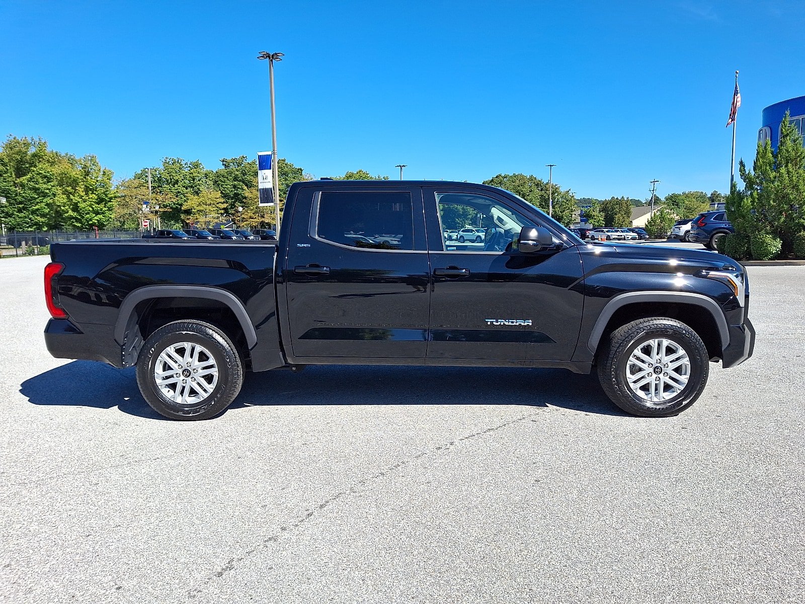 Used 2023 Toyota Tundra SR5 w/ SR5 Premium Package AWD/4WD image 7