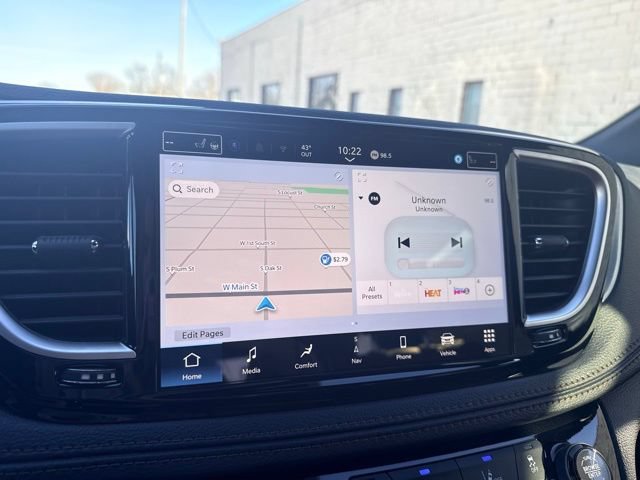 New 2026 Chrysler Pacifica Pinnacle w/ Trailer Tow Group FWD image 31