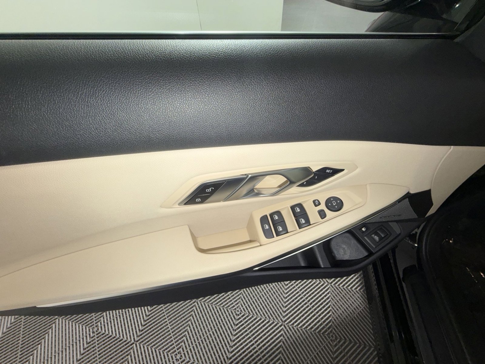 Used 2021 BMW 330e w/ Convenience Package image 15