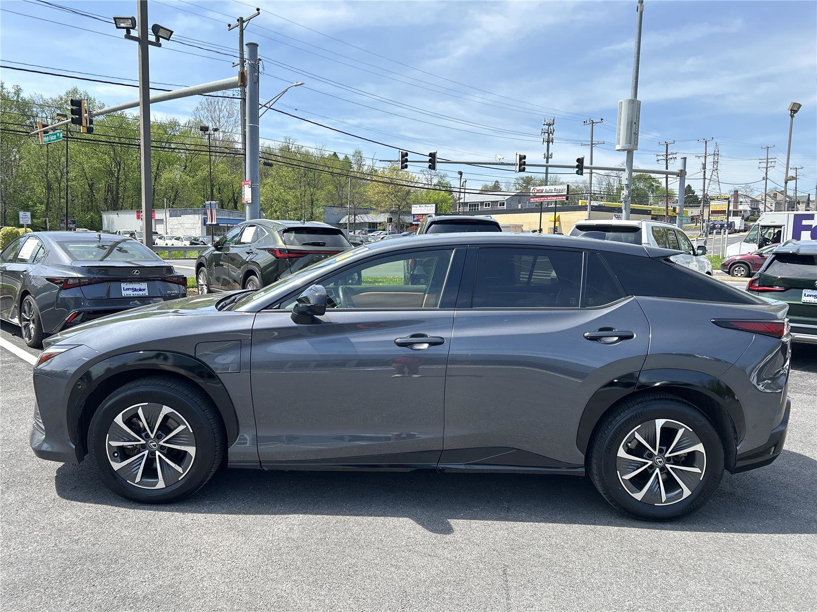 Used 2023 Lexus RZ 450e Premium w/ Technology Package image 2