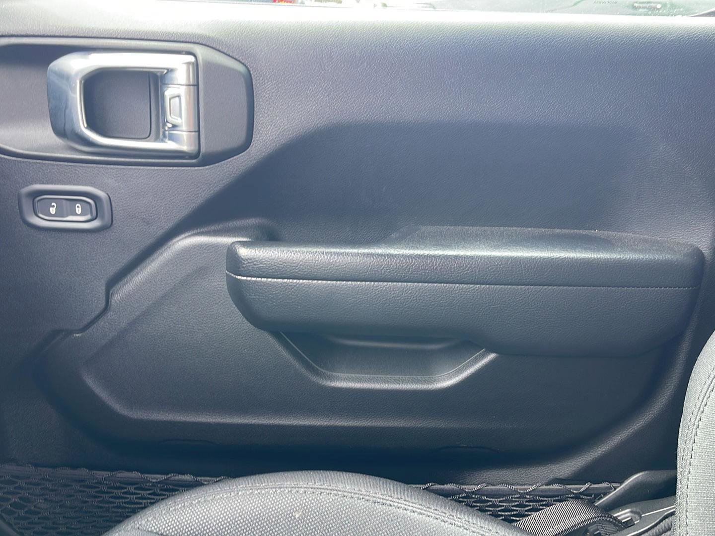 Used 2022 Jeep Wrangler Sport S image 21