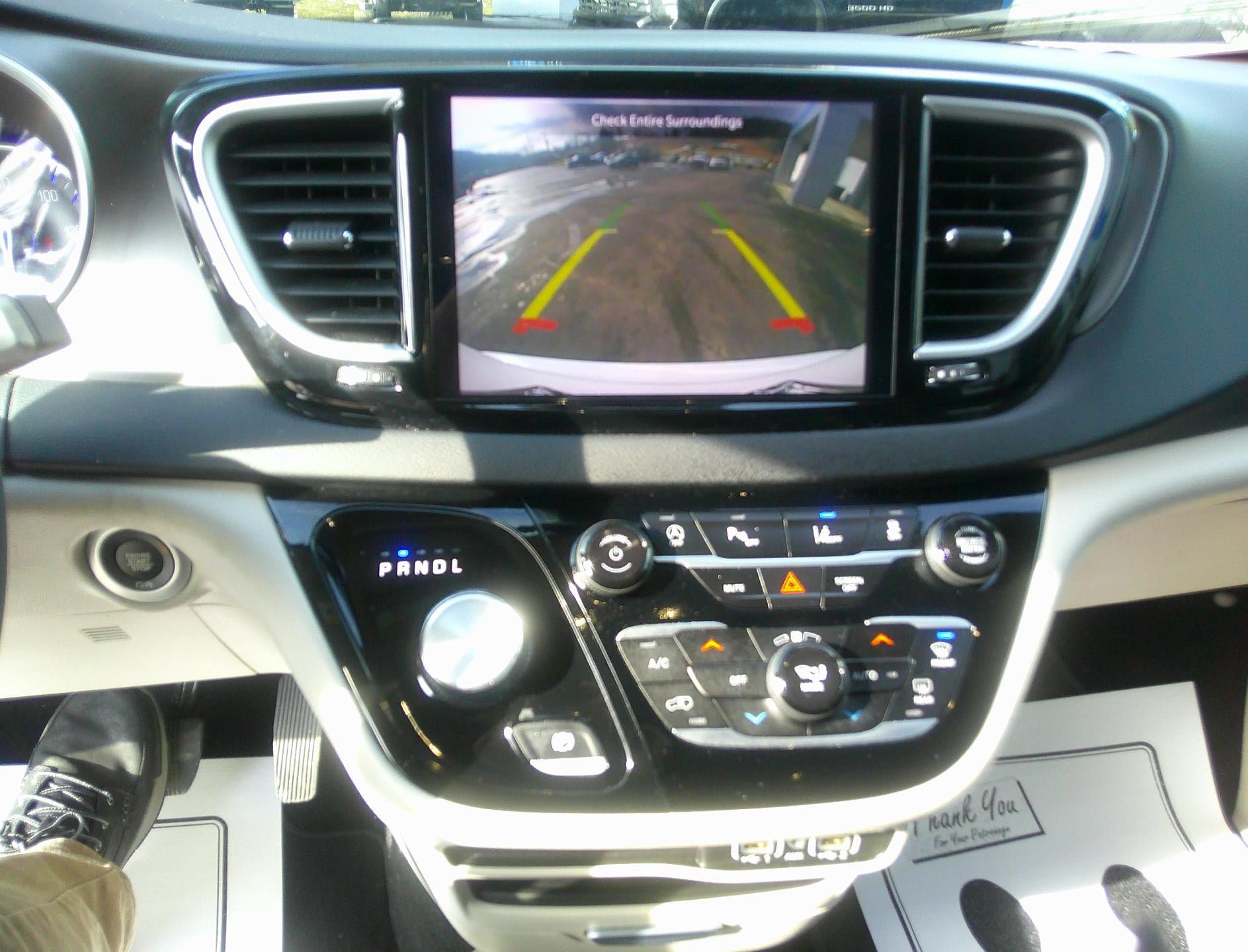Used 2024 Chrysler Pacifica Touring-L FWD image 11