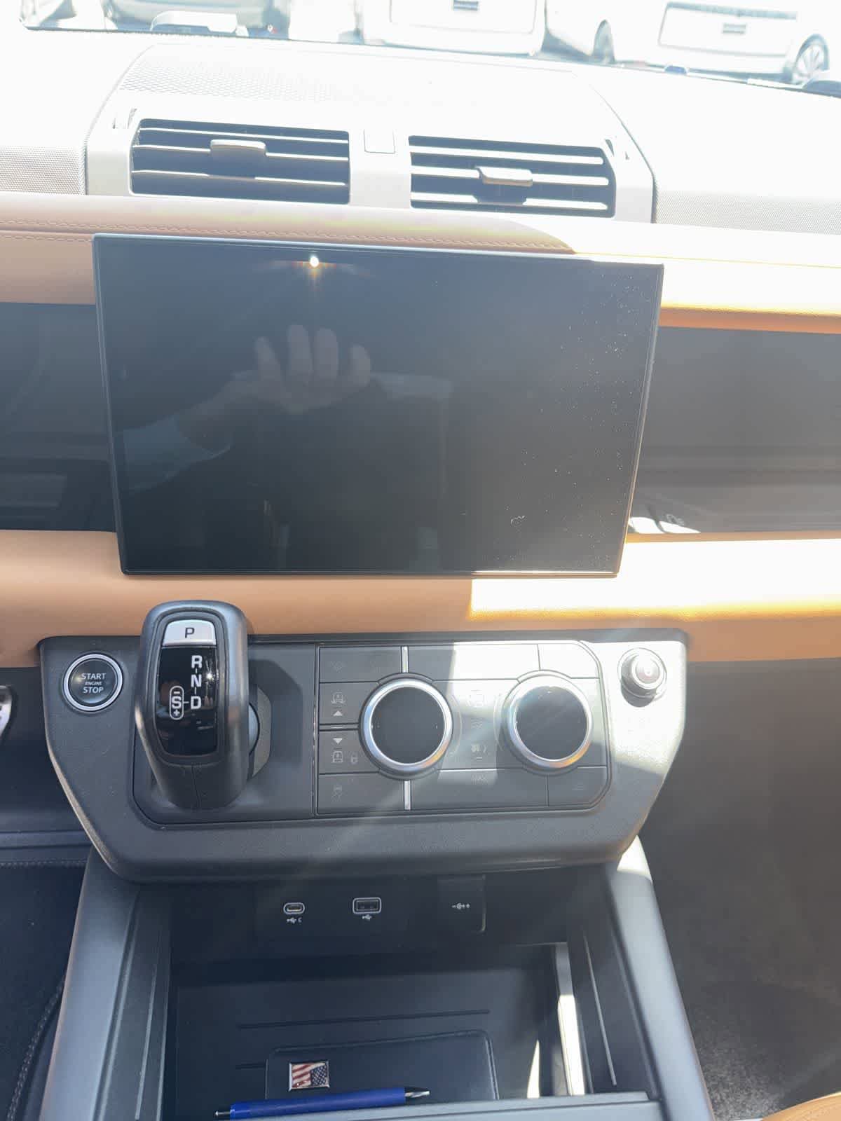 Used 2023 Land Rover Defender 110 V8 AWD/4WD image 18