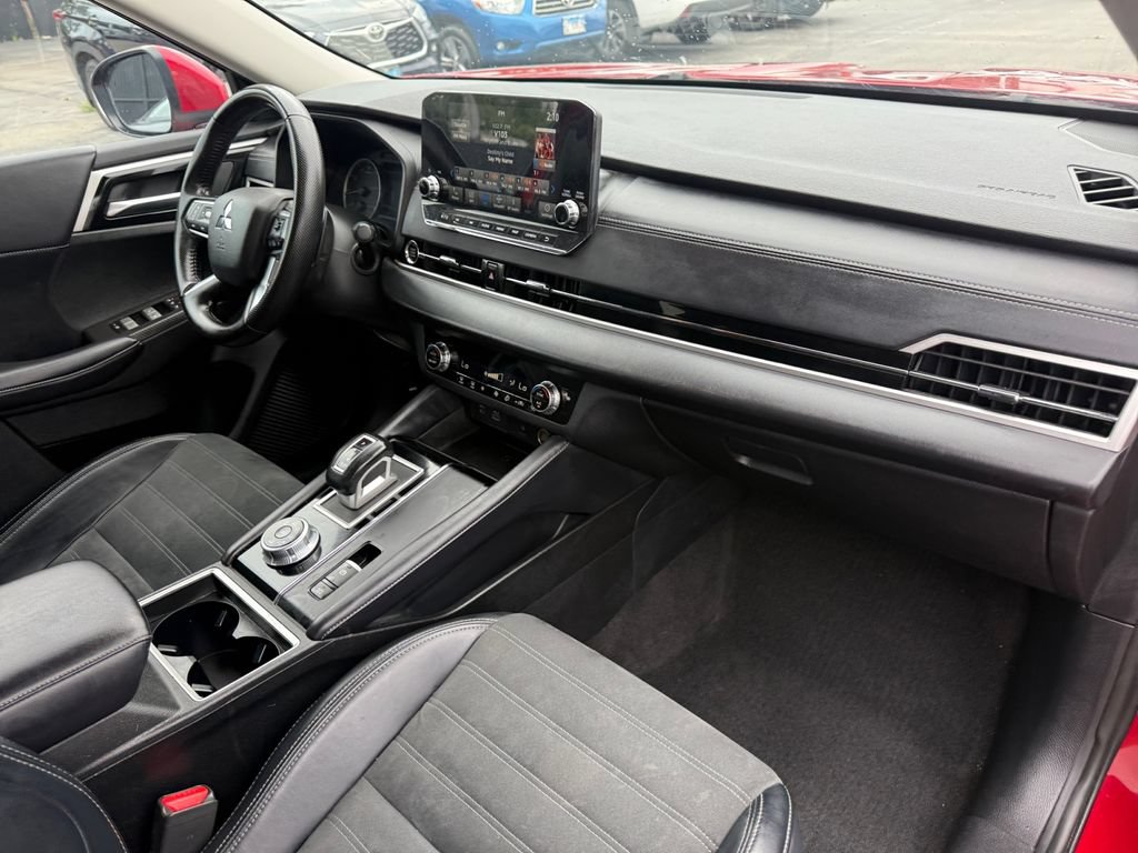 Used 2024 Mitsubishi Outlander SE AWD/4WD image 17