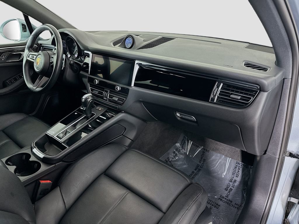 Certified 2023 Porsche Macan image 30