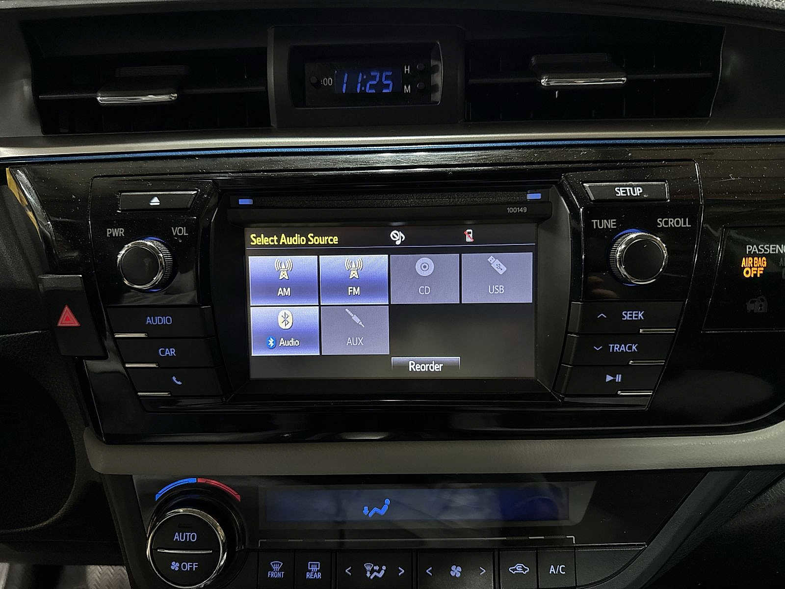 Used 2014 Toyota Corolla LE image 19