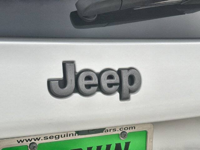 Used 2021 Jeep Cherokee Trailhawk AWD/4WD image 30