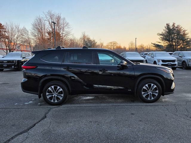 Used 2023 Toyota Highlander XLE image 9