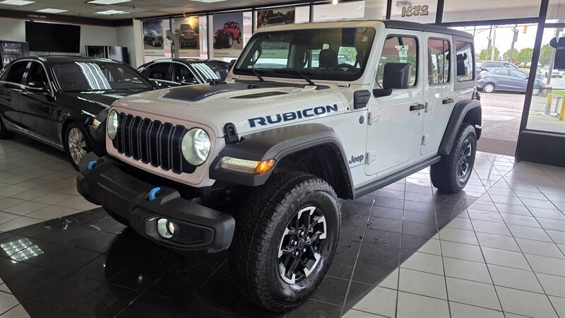 Used 2024 Jeep Wrangler Unlimited Rubicon 4xe AWD/4WD image 2