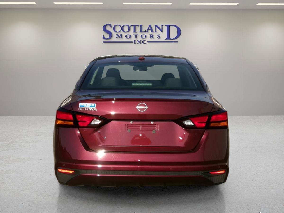 Used 2025 Nissan Altima 2.5 SV FWD image 7