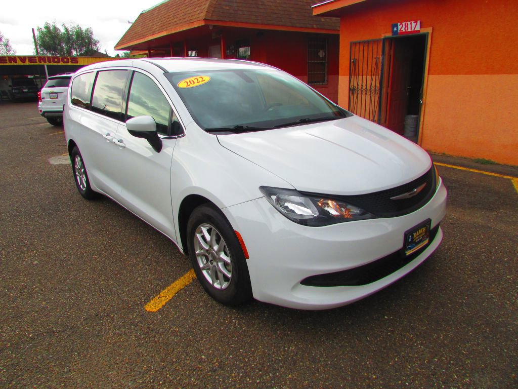 Used 2022 Chrysler Voyager LX image 2