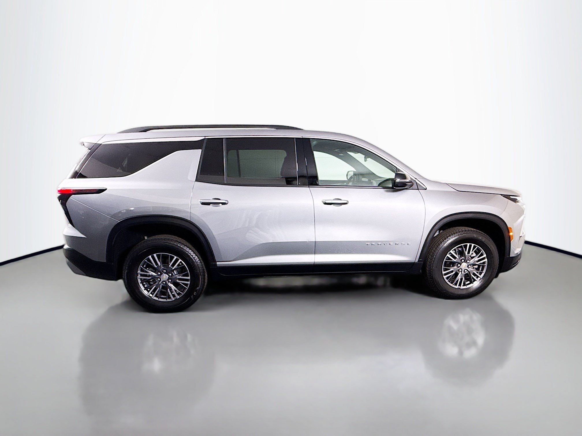 Used 2026 Chevrolet Traverse LT FWD image 11