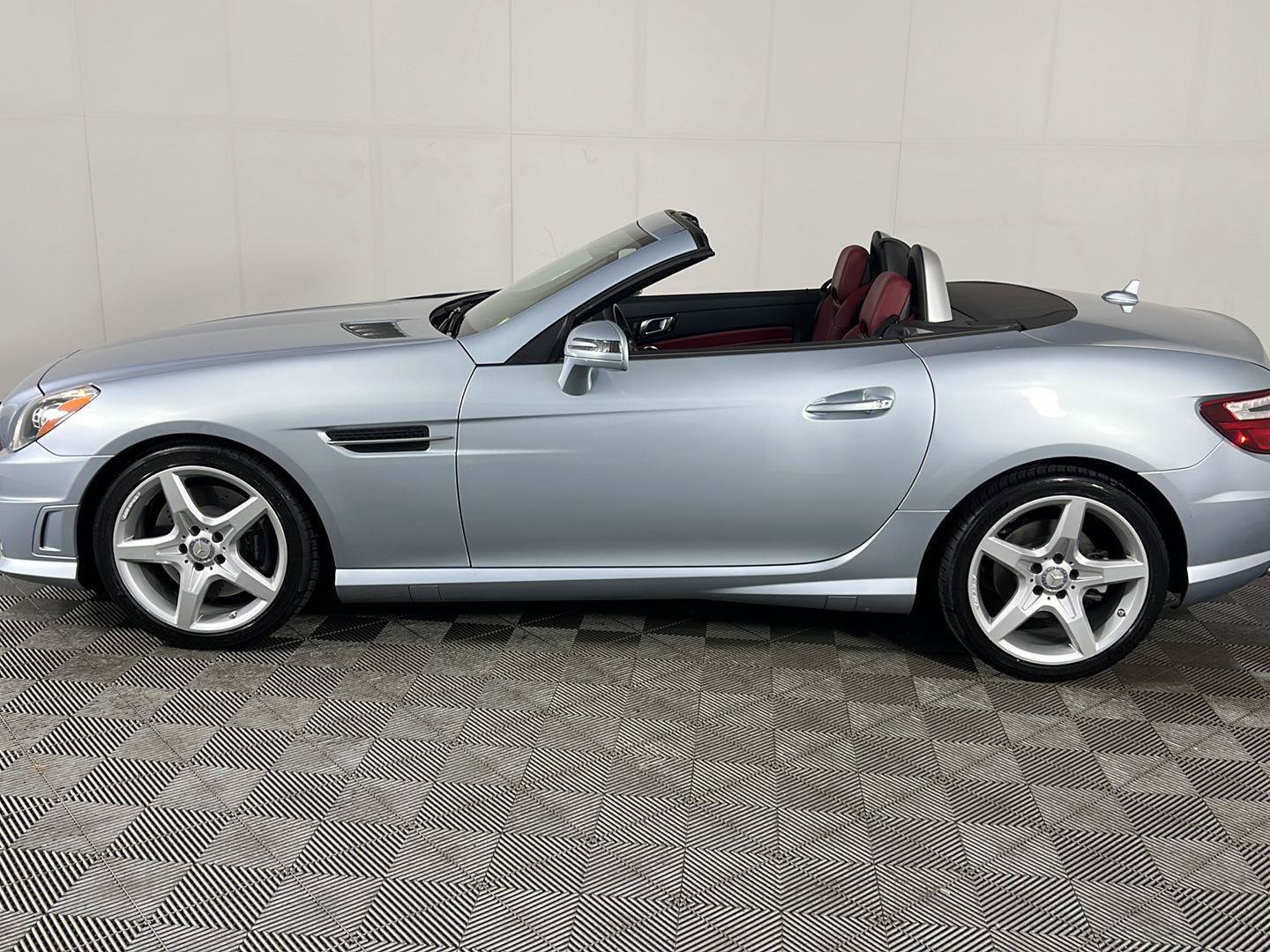 Used 2014 Mercedes-Benz SLK 250 image 22