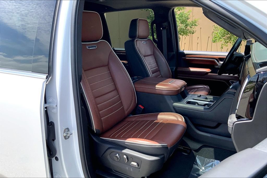 Used 2024 GMC Sierra 2500 Denali Ultimate w/ Max Trailering Package AWD/4WD image 7