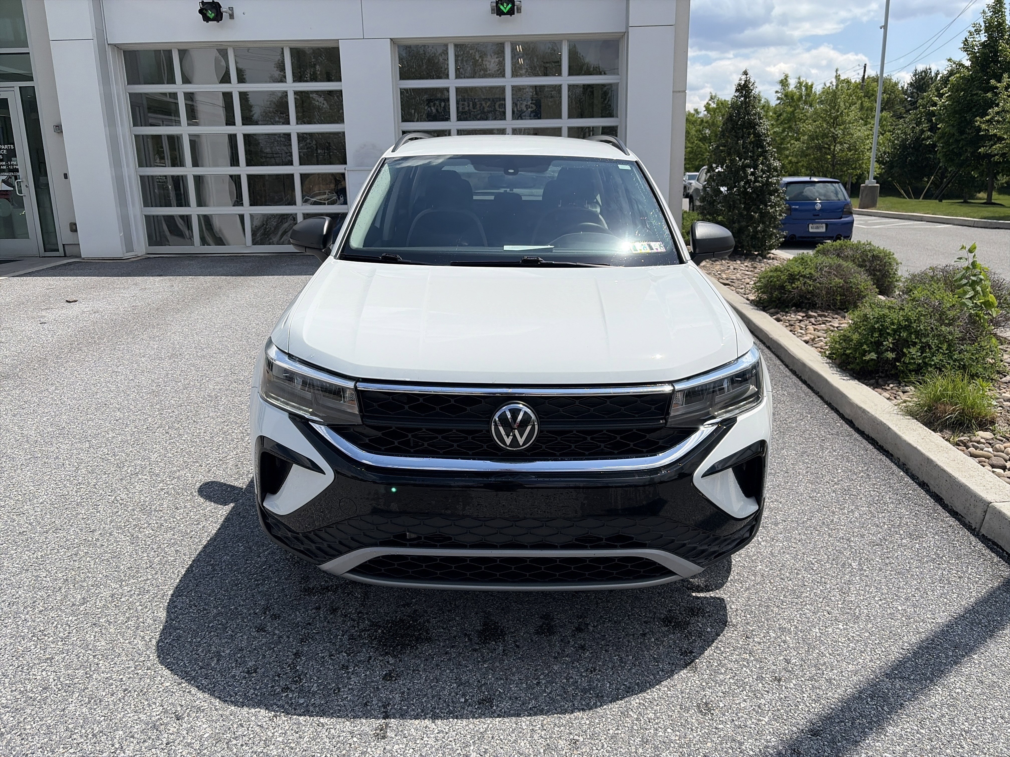 Used 2023 Volkswagen Taos S FWD image 2