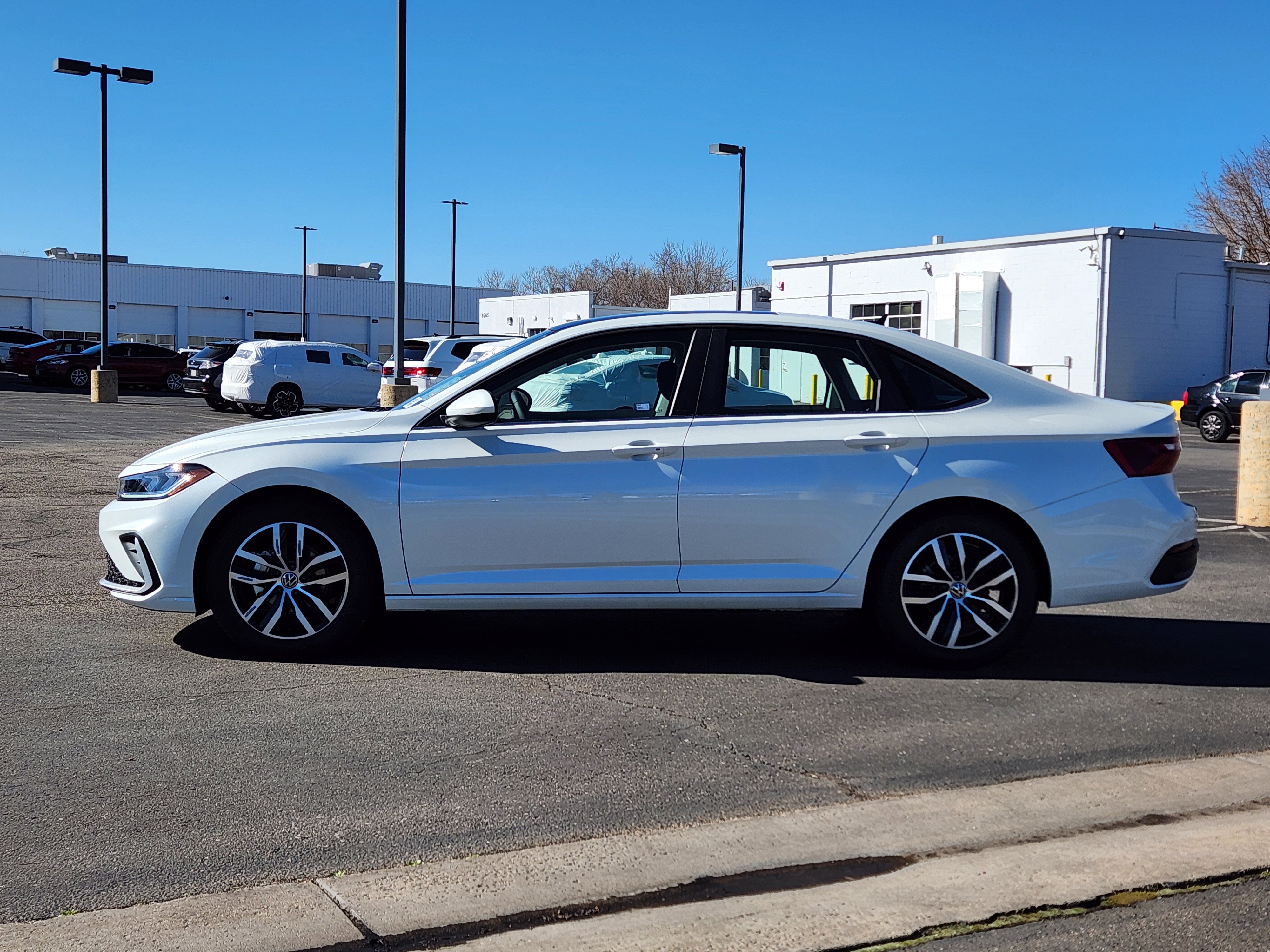 New 2026 Volkswagen Jetta SE image 3