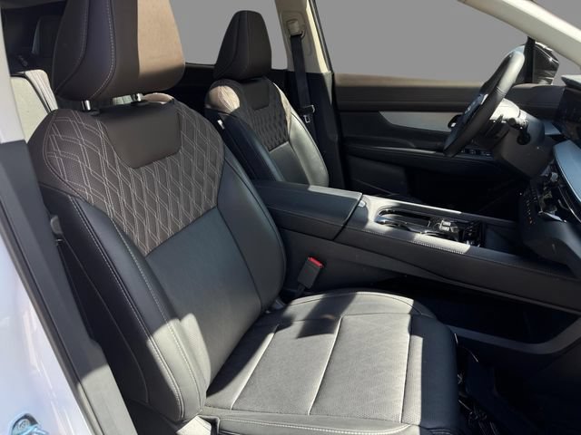 Certified 2025 Nissan Murano Platinum w/ Cargo Package AWD/4WD image 11