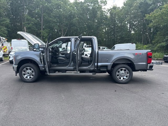 New 2025 Ford F250 Lariat w/ Chrome Package image 26