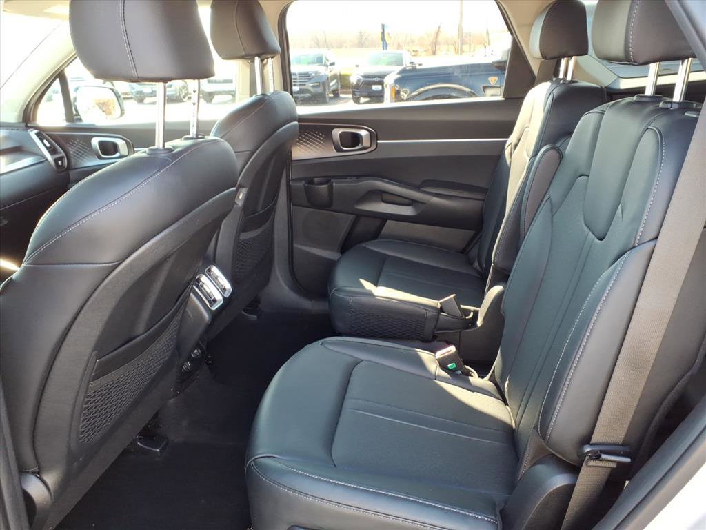 Used 2023 Kia Sorento EX image 28