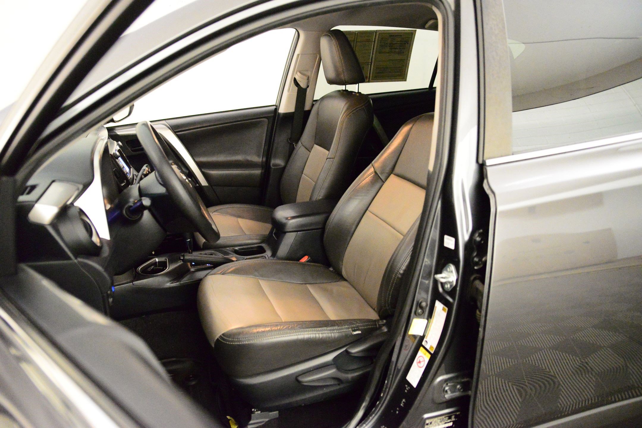 Used 2018 Toyota RAV4 LE image 4