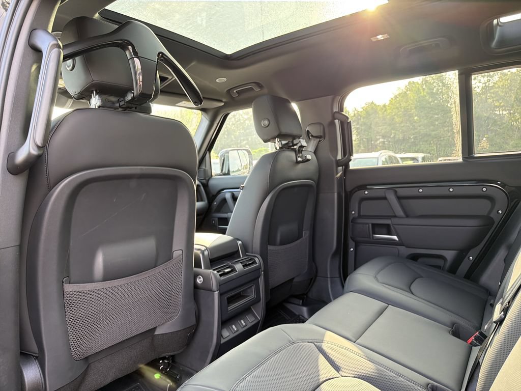 New 2026 Land Rover Defender 110 X-Dynamic SE AWD/4WD image 11