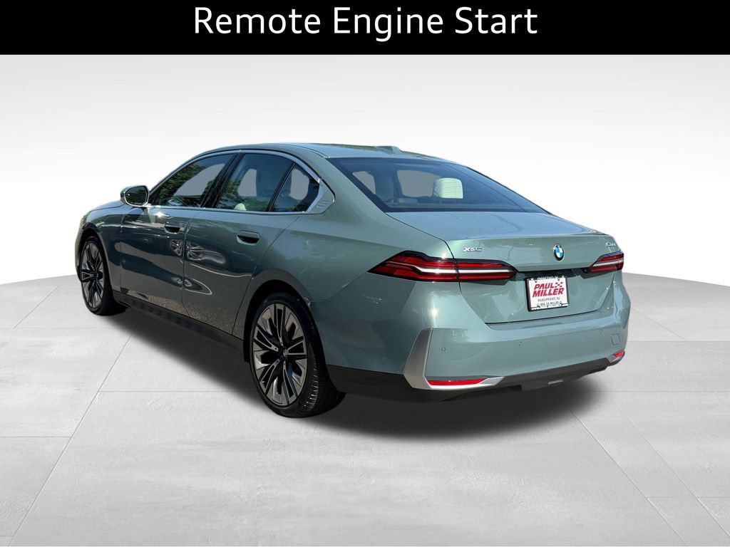 Used 2024 BMW 530i xDrive w/ Premium Package AWD/4WD image 5