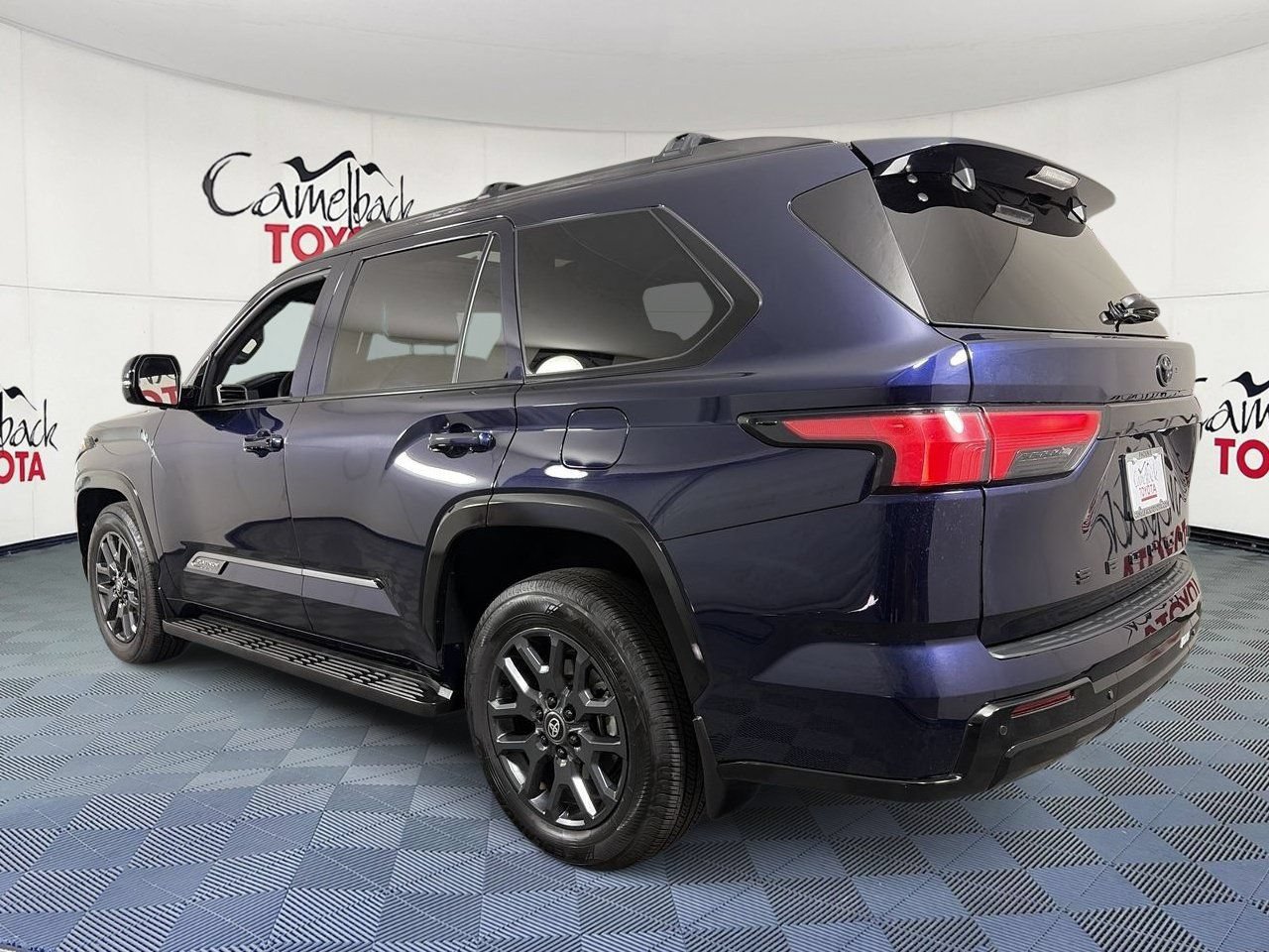 Used 2026 Toyota Sequoia Platinum AWD/4WD image 6