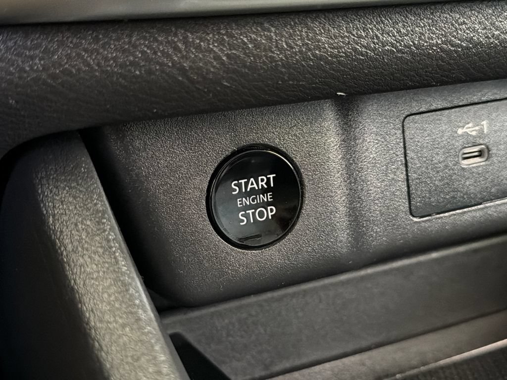 Used 2024 Nissan Rogue SV AWD/4WD image 6
