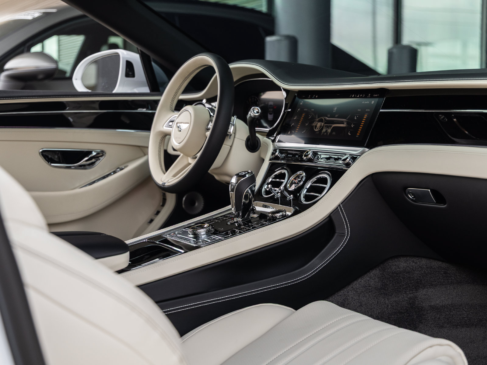 Used 2025 Bentley Continental GTC AWD/4WD image 50