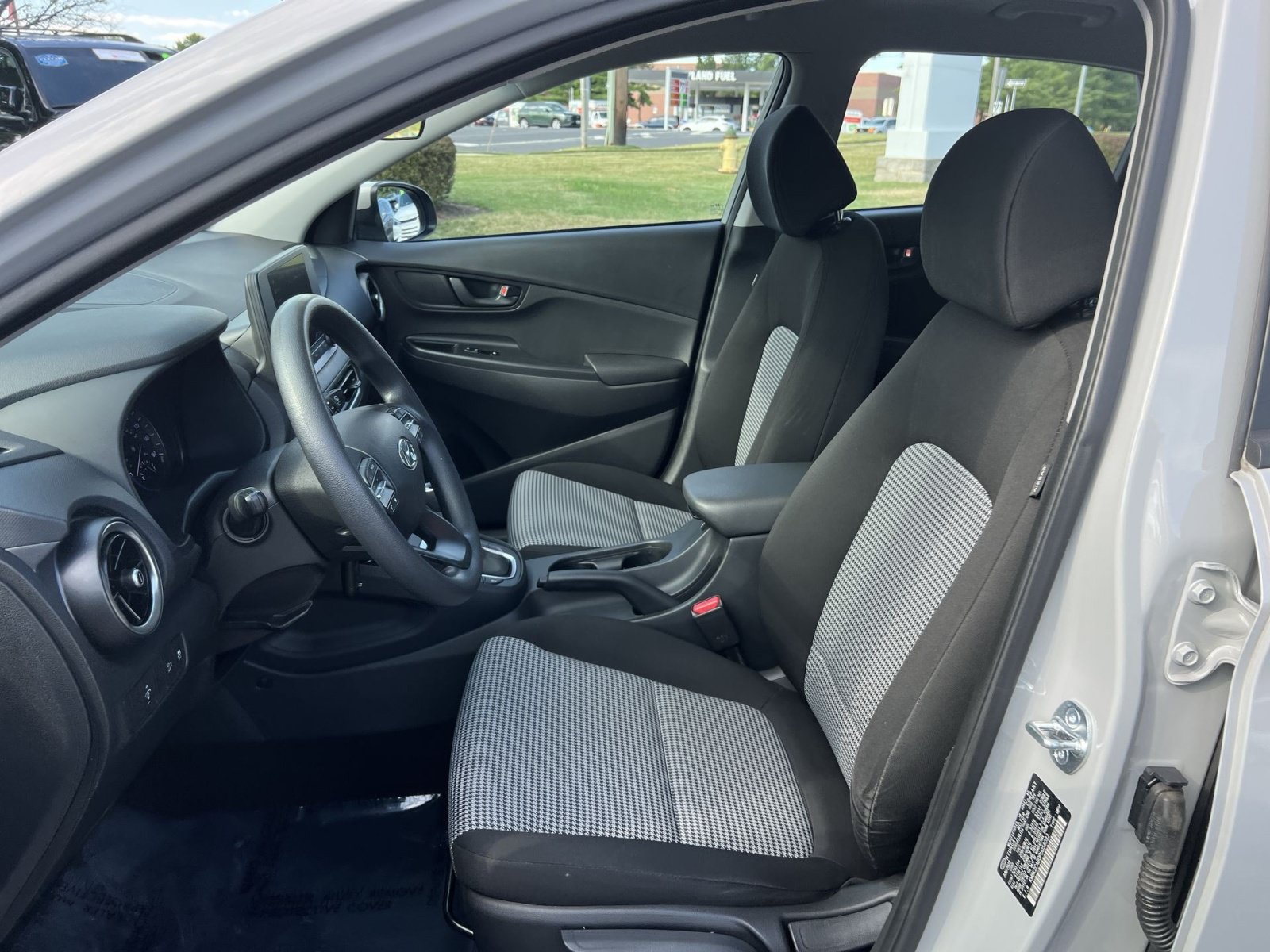 Used 2023 Hyundai Kona SE AWD/4WD image 13