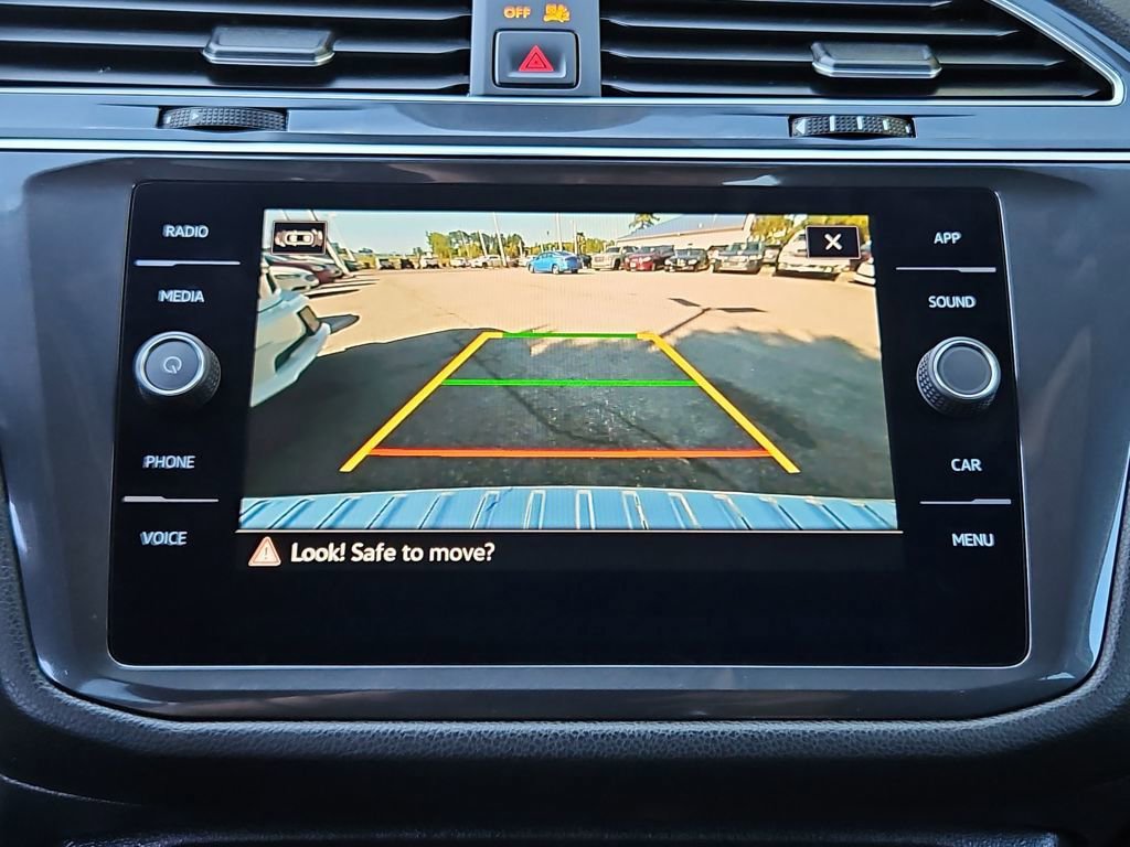 Used 2022 Volkswagen Tiguan SE image 17