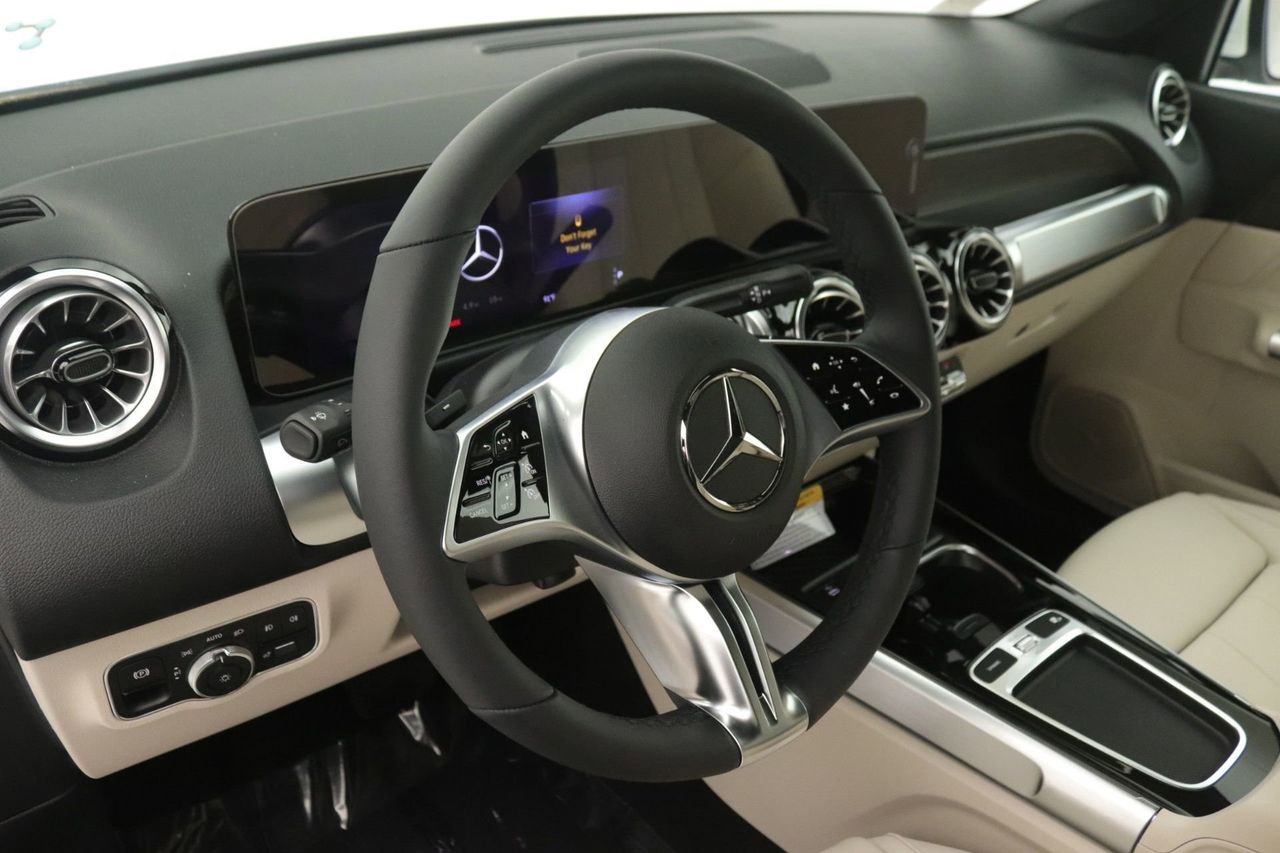 New 2026 Mercedes-Benz GLB 250 4MATIC image 5